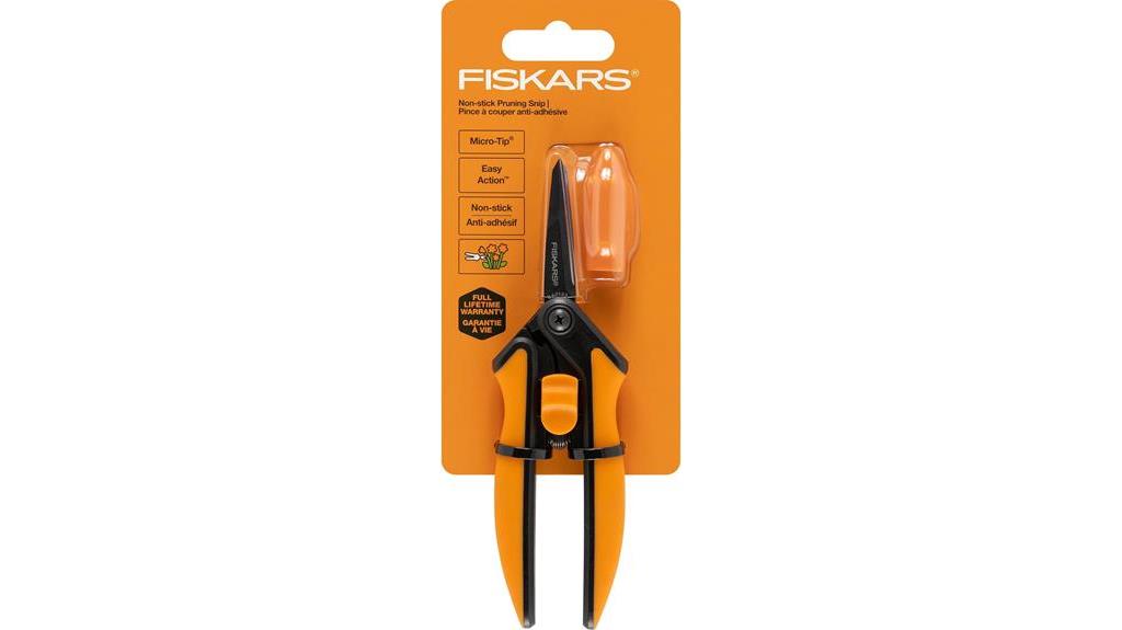 precision pruning with fiskars